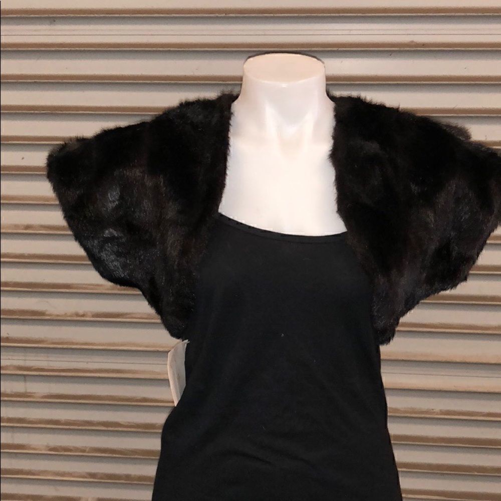 🛍️Faux fir shrug brown 